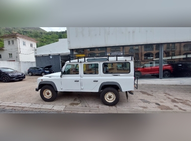 Land Rover - Defender